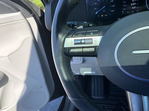 Used 2024 Hyundai Kona Limited FWD image 13