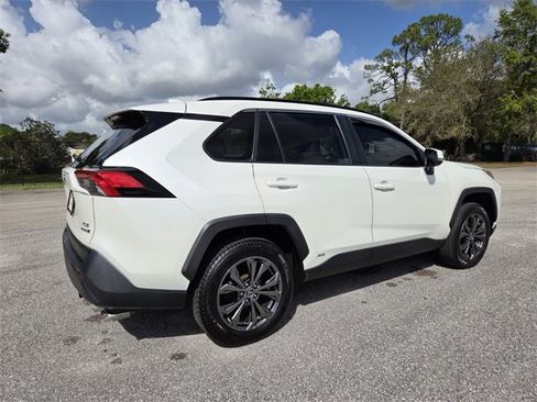 Used 2022 Toyota RAV4 XLE Premium image 3