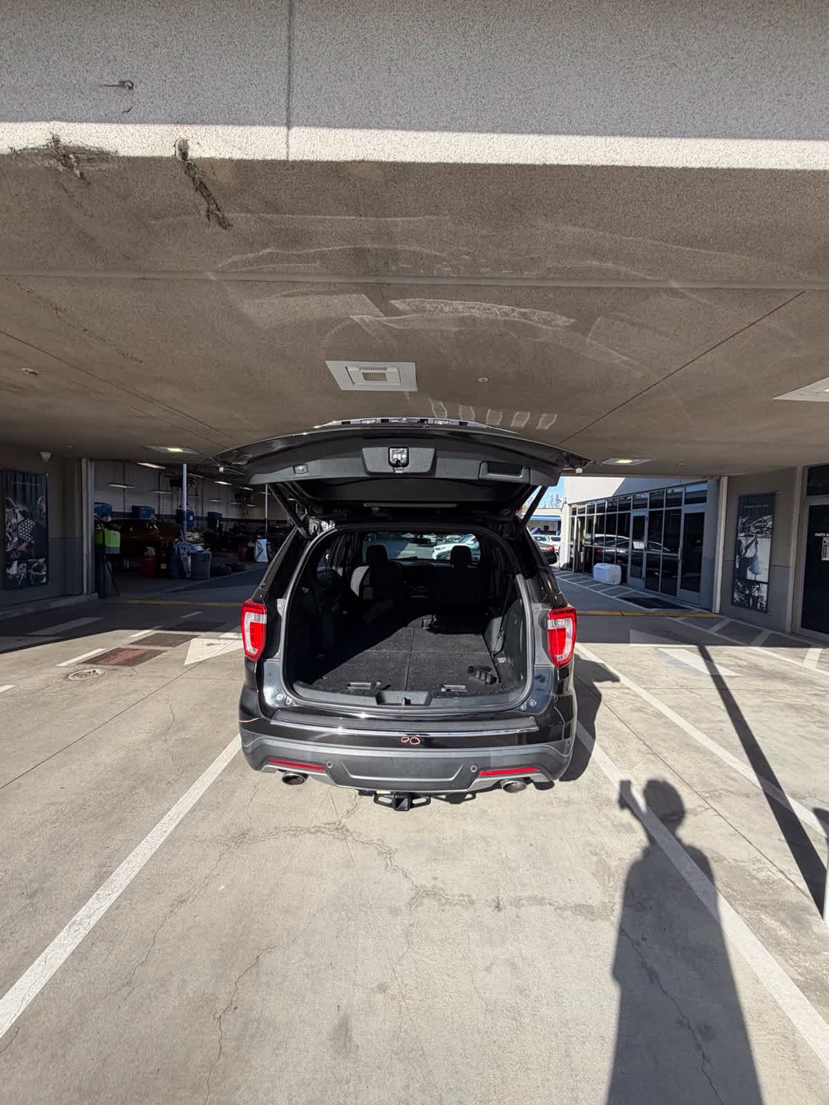 Used 2018 Ford Explorer XLT w/ Equipment Group 201A FWD image 11
