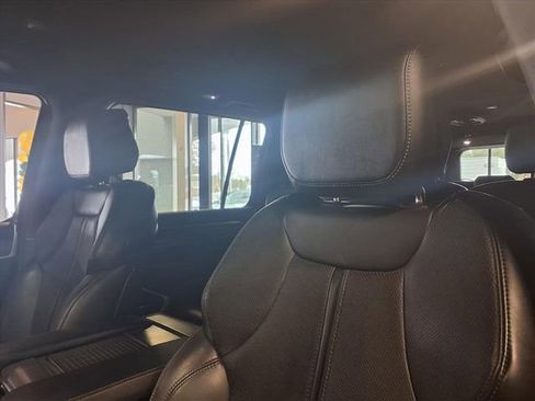 Used 2024 Jeep Wagoneer L Series II w/ Flexible Seating Group image 17