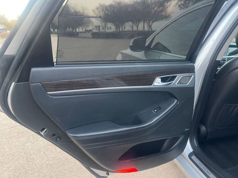 Used 2018 Genesis G80 3.8 w/ Option Group 02 image 16