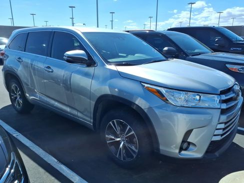 Certified 2018 Toyota Highlander Plus image 2