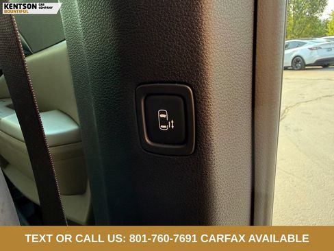 Used 2025 Kia Carnival FWD image 33