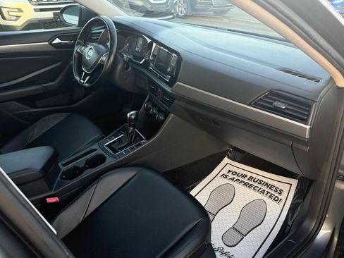 Used 2019 Volkswagen Jetta SE FWD image 12