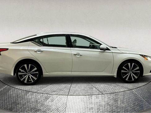 Used 2022 Nissan Altima 2.5 Platinum image 9