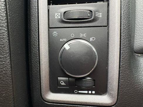 Used 2018 RAM 2500 Tradesman w/ Chrome Appearance Group AWD/4WD image 19