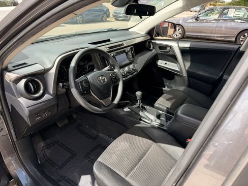 Used 2017 Toyota RAV4 LE FWD image 10