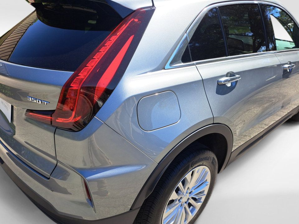 Certified 2024 Cadillac XT4 Luxury w/ Cold Weather Package FWD image 18