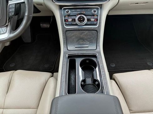 Used 2019 Lincoln Continental Select w/ Continental Climate Package image 16