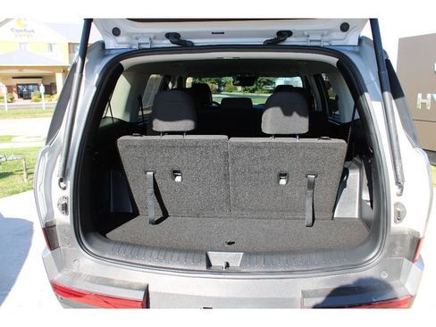 Used 2025 Hyundai Santa Fe SE image 9