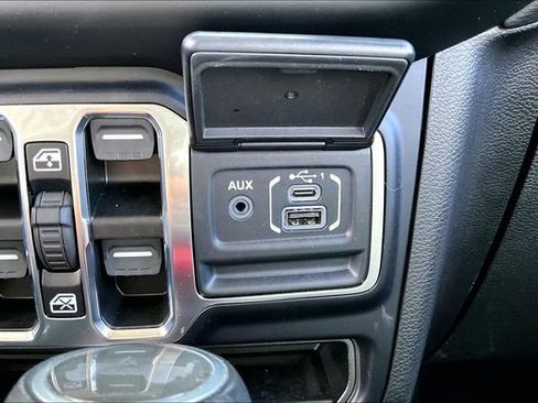 Used 2023 Jeep Wrangler Unlimited Sahara image 16