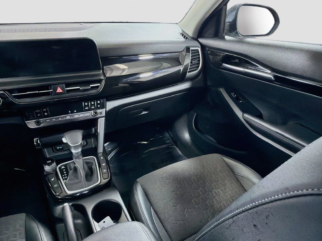 Used 2025 Kia Seltos S AWD/4WD image 24