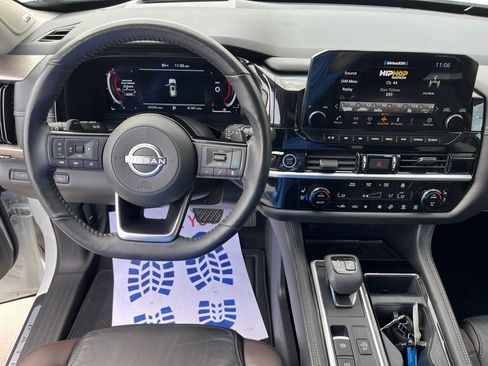 Used 2024 Nissan Pathfinder Platinum AWD/4WD image 8