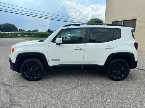 Used 2017 Jeep Renegade Altitude AWD/4WD image 5
