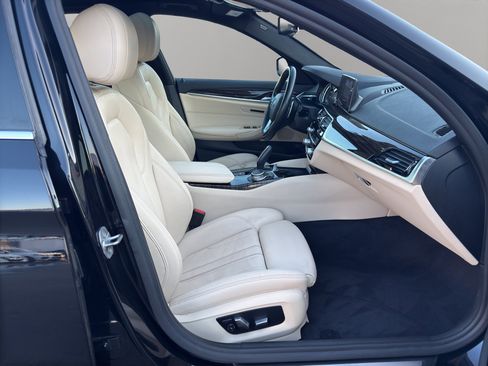 Used 2019 BMW 530i xDrive w/ Convenience Package image 19