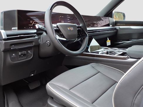 New 2026 Cadillac Escalade ESV Luxury image 13