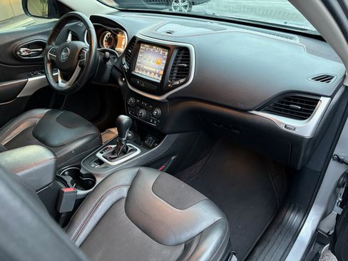 Used 2018 Jeep Cherokee Trailhawk image 26