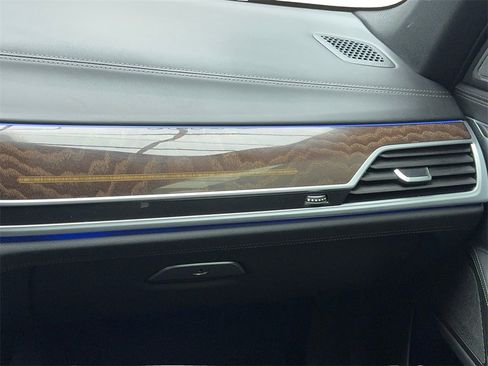 Used 2022 BMW 740i w/ Luxury Rear Seating Package image 20