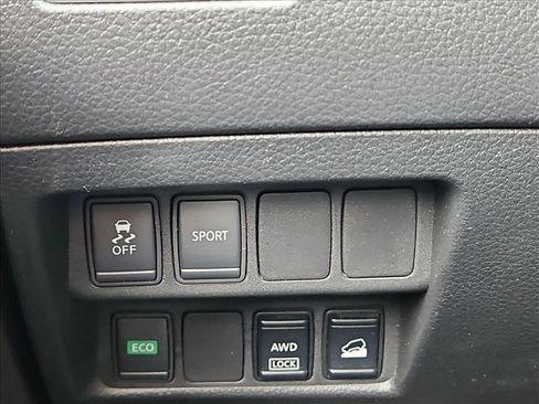 Used 2015 Nissan Rogue S image 16