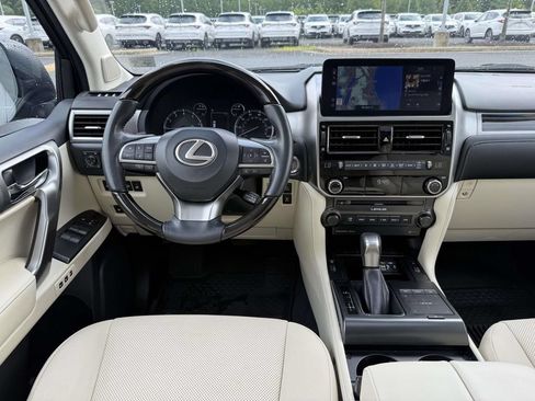 Used 2023 Lexus GX 460 Premium w/ Premium Package AWD/4WD image 8