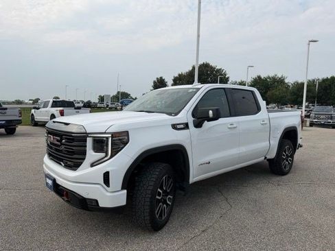 Used 2024 GMC Sierra 1500 AT4 w/ Technology Package AWD/4WD image 3