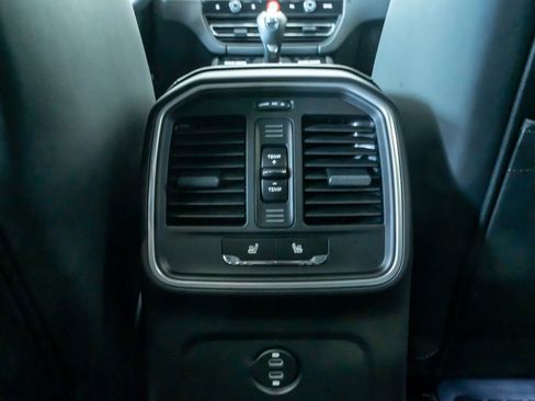 Certified 2026 Porsche Macan AWD/4WD image 30