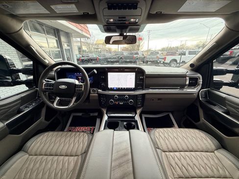 Used 2025 Ford F450 Platinum w/ Platinum Plus Package image 38