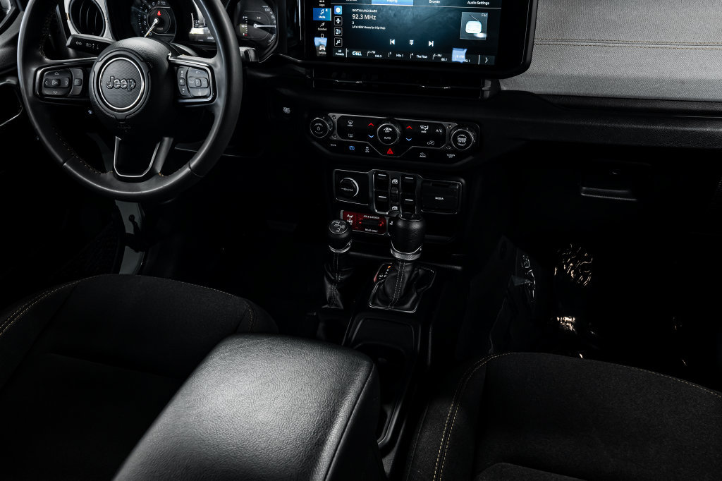 Used 2024 Jeep Wrangler Unlimited AWD/4WD image 28