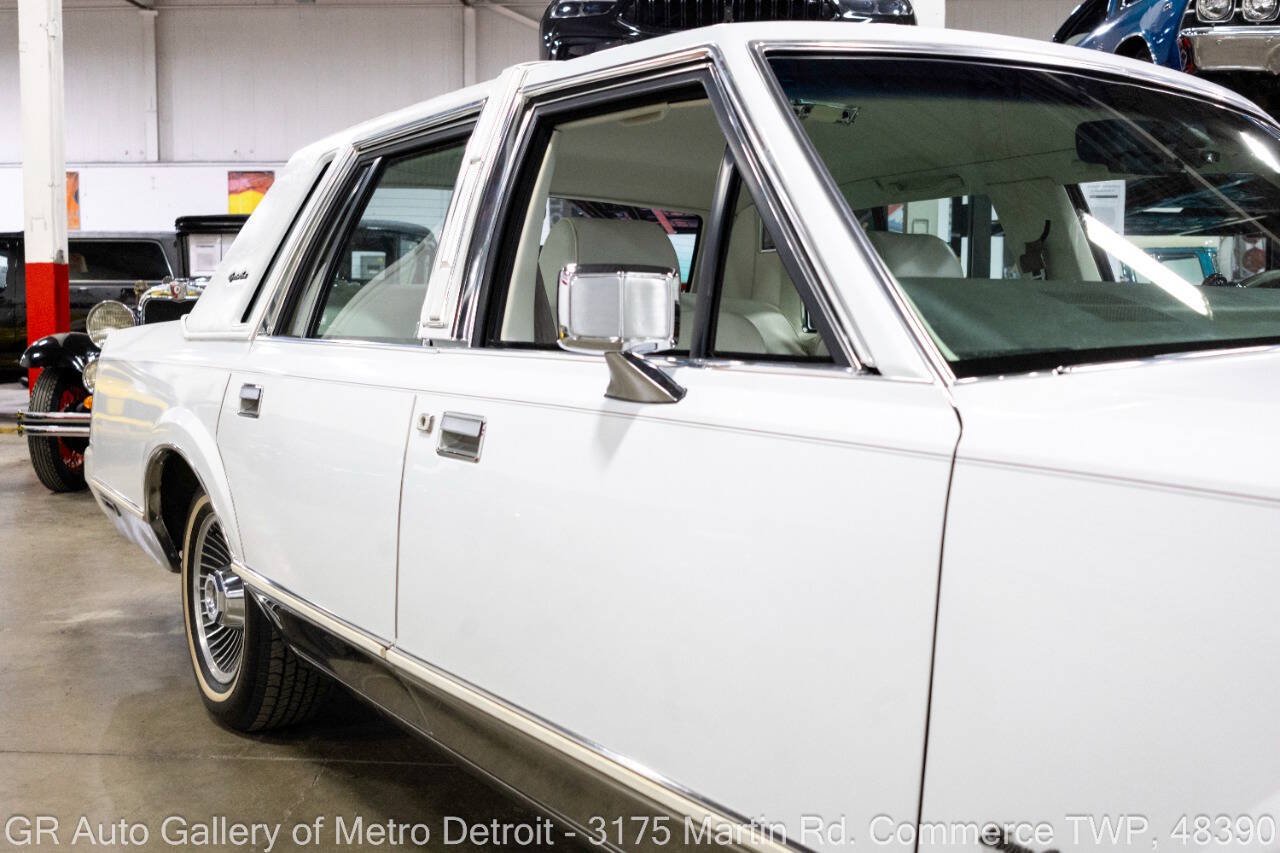 Used 1989 Lincoln Town Car Signature RWD image 24