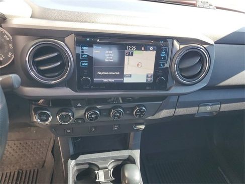 Used 2017 Toyota Tacoma TRD Off-Road image 14