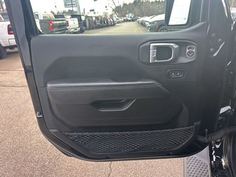 Used 2022 Jeep Wrangler Unlimited Sahara w/ Cold Weather Group image 14