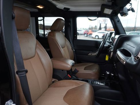 Used 2017 Jeep Wrangler Unlimited Sahara image 28