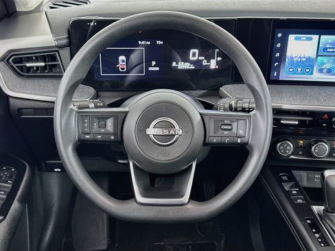 Used 2025 Nissan Kicks SV AWD/4WD image 18