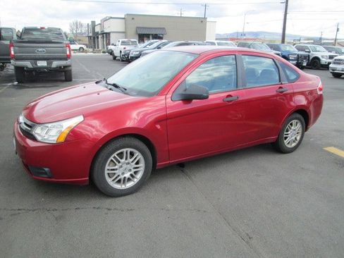 Used 2010 Ford Focus SE image 1
