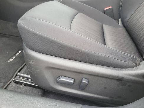 Used 2025 Nissan Altima 2.5 SV FWD image 12