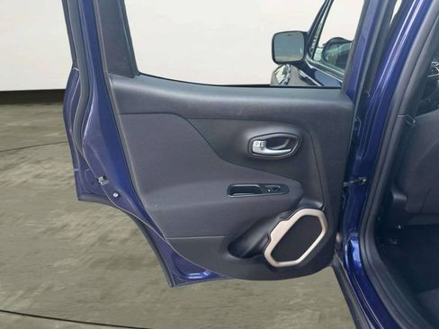 Used 2016 Jeep Renegade Latitude AWD/4WD image 12