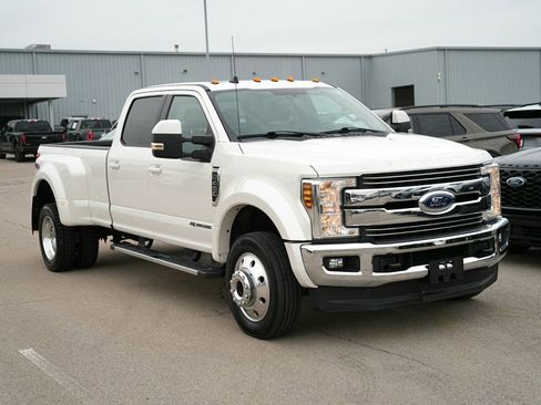 Used 2019 Ford F450 Lariat w/ Lariat Value Package image 4