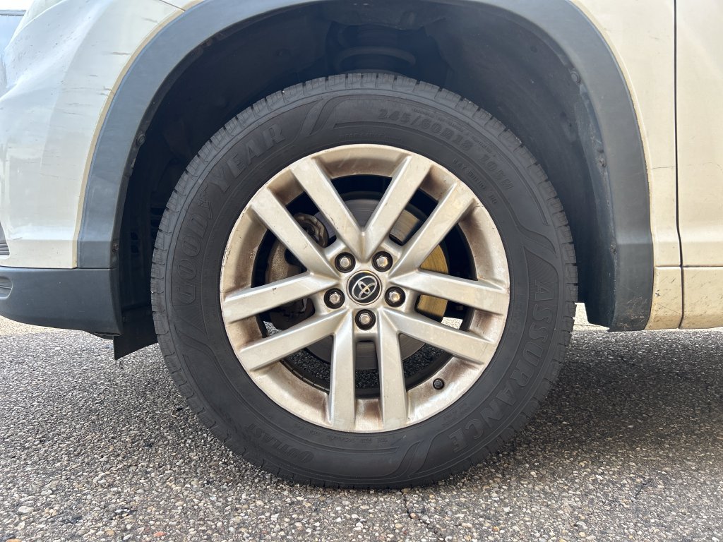 Used 2016 Toyota Highlander LE FWD image 6