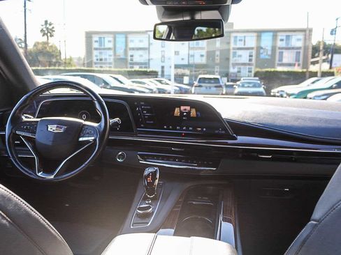 Used 2022 Cadillac Escalade ESV Luxury image 12