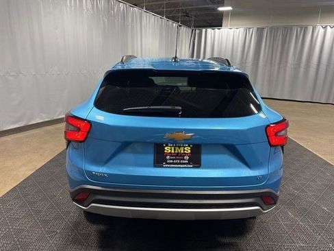 Certified 2025 Chevrolet Trax LT w/ LT Convenience Package image 8