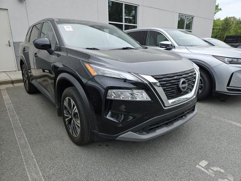 Used 2023 Nissan Rogue SV image 5