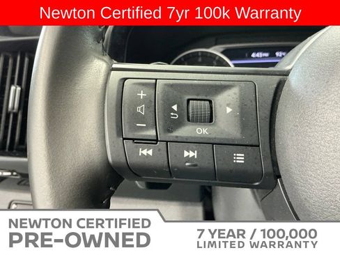 Used 2025 Nissan Pathfinder SV FWD image 33