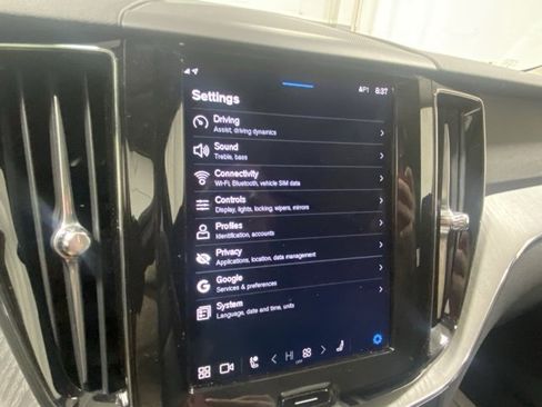 Certified 2025 Volvo XC60 B5 Plus image 23