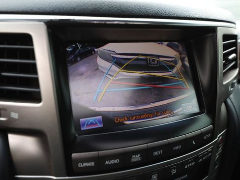 Used 2013 Lexus LX 570 4WD w/ Luxury Pkg image 28