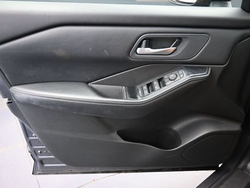 Used 2025 Nissan Rogue SV AWD/4WD image 20