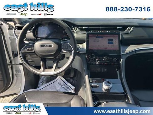 Used 2023 Jeep Grand Cherokee Limited w/ Black Appearance Package image 16