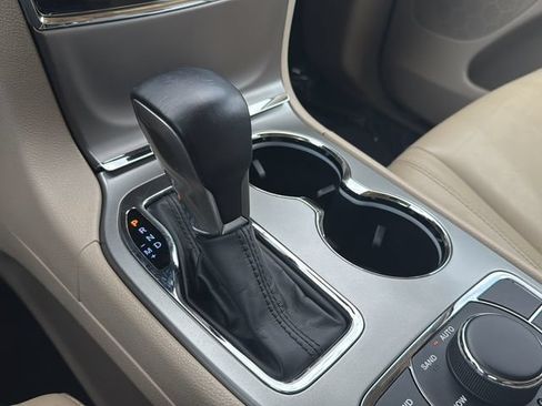 Used 2020 Jeep Grand Cherokee Limited AWD/4WD image 29