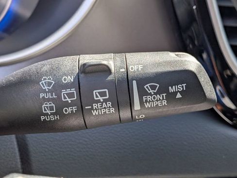 Used 2023 Chrysler Pacifica Touring-L image 27