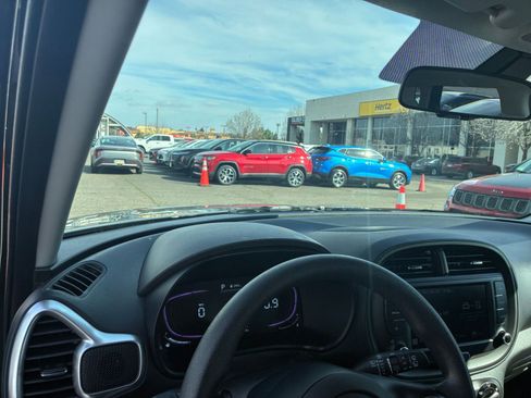 Used 2025 Kia Soul LX w/ LX Technology Package image 32