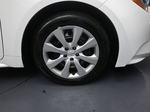 Used 2024 Toyota Corolla LE FWD image 5
